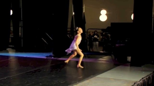 Maddie Ziegler- Hold On FULL смотреть онлайн