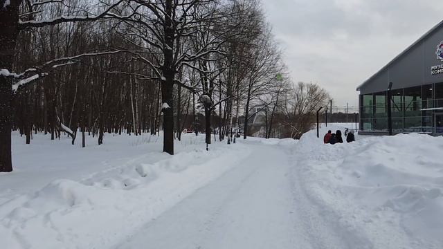 Депутат в ресторане унизил официантку-сироту… Ответ девушки заставил всех вздрогнуть…