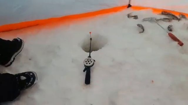 Рыбалка на плотву ерша 20 марта. смотреть онлайн