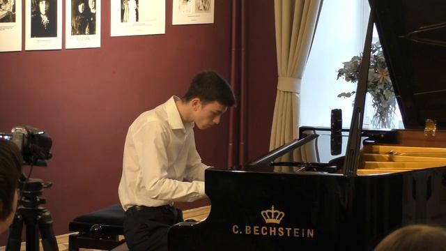 Е.Ф.Светланов Сонатина 4 "Вечерница".Андрей Личагин смотреть онлайн
