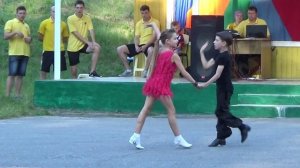 Дети красиво танцуют кубинский танец "Ча-ча-ча" (Cha-Cha-Cha) в детском лагере "Орлёнок-2015" (Сумы