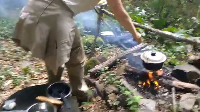 В Карпаты. Грибной суп в лесу! смотреть онлайн