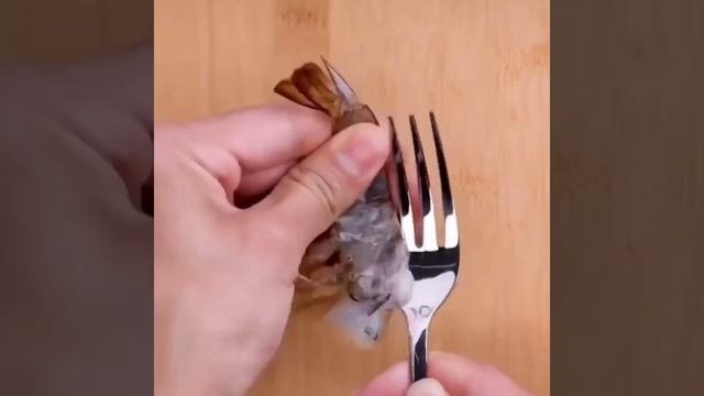 Лёгкий способ очистки креветок смотреть онлайн