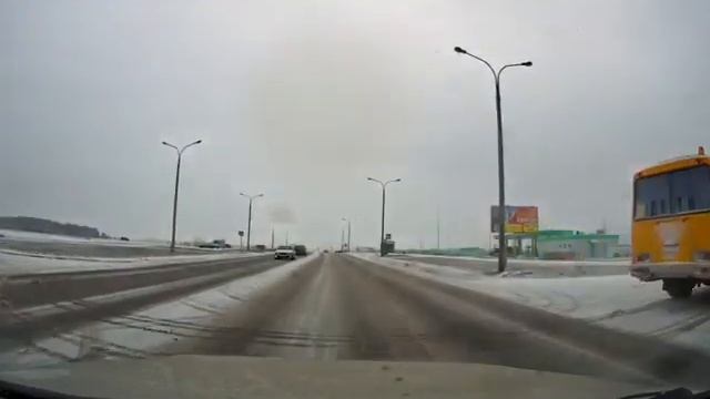 Опасный маневр водителя школьного автобуса. Мозырь. смотреть онлайн