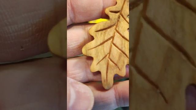 Сделал брелок в виде листа дуба. Использовал древесину вишни смотреть онлайн