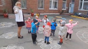 2 младшая группа № 11 шуточный танец "Дедка репку посадил"