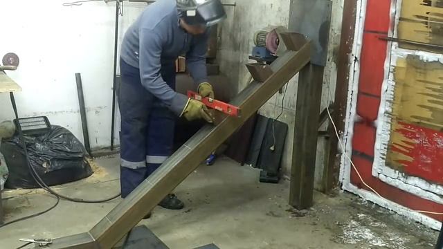 Лестница на центральном косоуре смотреть онлайн