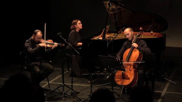 "Jogo Duplo" - Sondarte trio смотреть онлайн