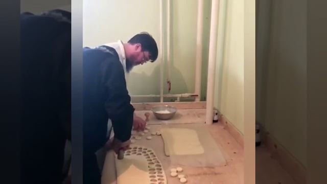 О.Илиодор с о.Дионисием пекут просфоры смотреть онлайн