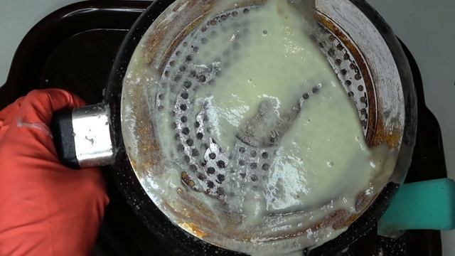 КАК ОЧИСТИТЬ СКОВОРОДУ, кастрюлю и любую посуду ОТ ДЕСЯТИЛЕТНЕГО НАГАРА и любого жира//2(два)способ смотреть онлайн