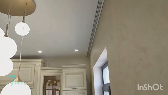 Белый матовый натяжной потолок со световой линией и гардинным профилем ПК от мастеров студии Седьмо смотреть онлайн