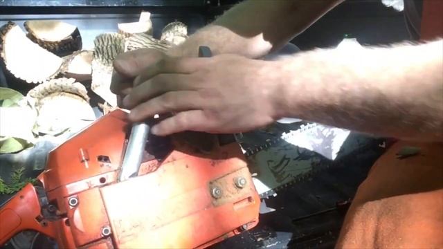 My chainsaw is smoking and overheating смотреть онлайн