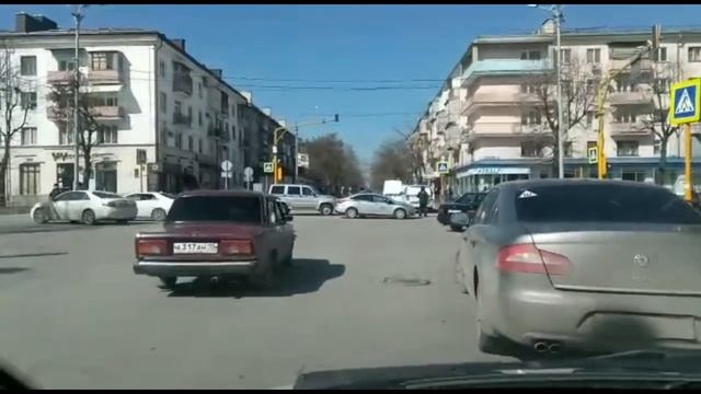 пр. Ленина и ул. Горького перекрыта полицией ... смотреть онлайн