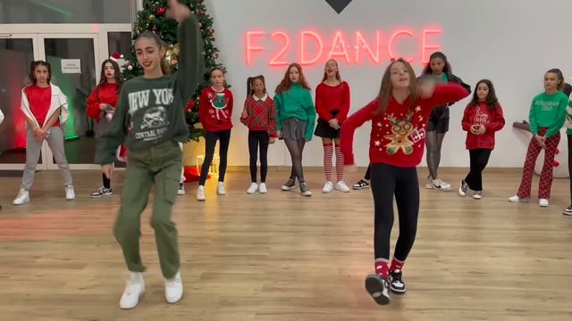 Santa Tell Me -  @ArianaGrande - Choreo : Me - Street Dance Kids - #dance #christmas #arianagrande