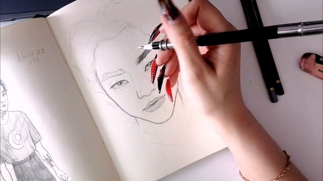Как нарисовать портрет в скетчбуке простым карандашом / пытаюсь рисовать Хёнджина и говорю о чём-то смотреть онлайн