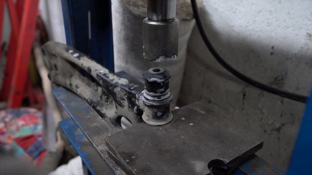 Правильная замена передних сайлентблоков Skoda/VW/Audi смотреть онлайн