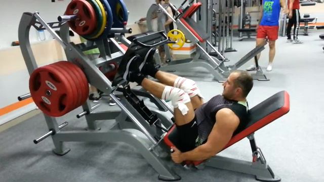 Жим ногами 350 кг х 15 раз смотреть онлайн