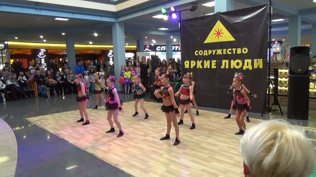Студия эстрадного танца «Виктория» (средний состав) - ГЛОБУС ТАЛАНТОВ 2018 смотреть онлайн