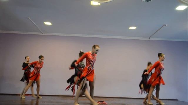 Народний художній колектив України ансамбль естрадного танцю «Зачарування» - «Червоне та чорне» смотреть онлайн