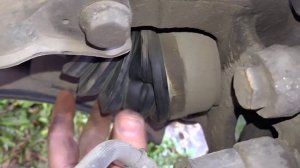 Мой Дастер. Пробег 407 тыс. км. Заменил тросы ручного тормоза, предстоит замена лев. перед. привода