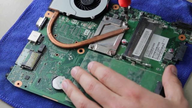 Mantenimiento Toshiba Satellite AMD E-300 смотреть онлайн