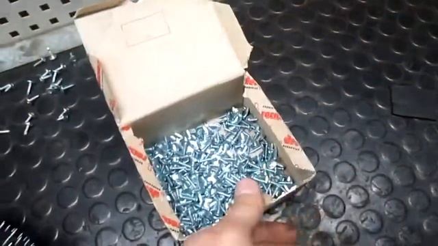 как зашиповать колеса на скутер бескамерка yamaha aerox!!! смотреть онлайн