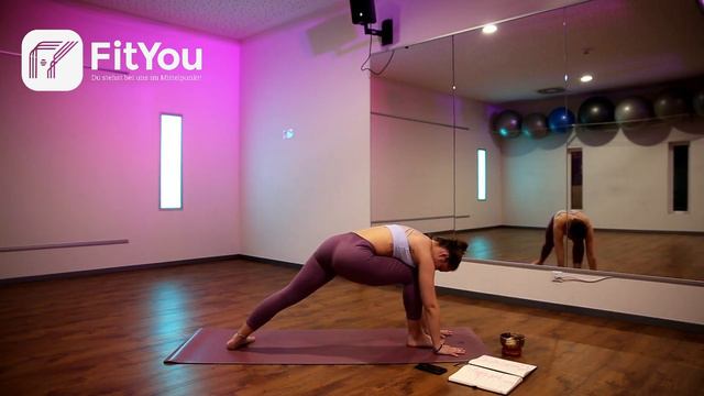 45min Yoga mit unserer Taina смотреть онлайн