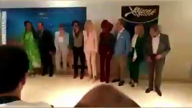 Kristen and the jury posing for pics IG story смотреть онлайн