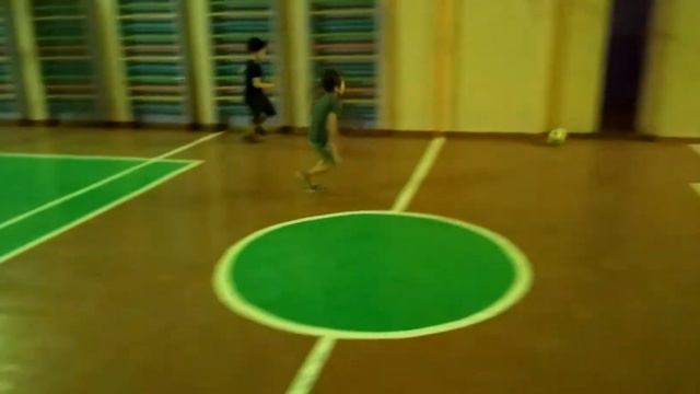 ФУТБОЛ. ОДИН НА ОДИН. ТОТ СЛУЧАЙ, КОГДА НЕ НУЖНО СЛУШАТЬ ТРЕНЕРА. смотреть онлайн