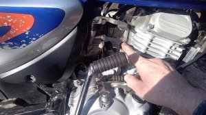 невозможность настроить карбюратор bajaj boxer , одна из причин.