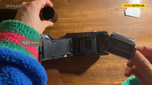 코닥 하프 필름 카메라 언박싱 | 간단 사용법 | 필름 끼우기 ✨ [ KODAK EKTAR H35 ] смотреть онлайн
