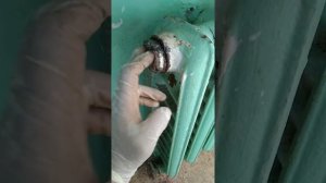Как открутить гайку с чугунной батареи