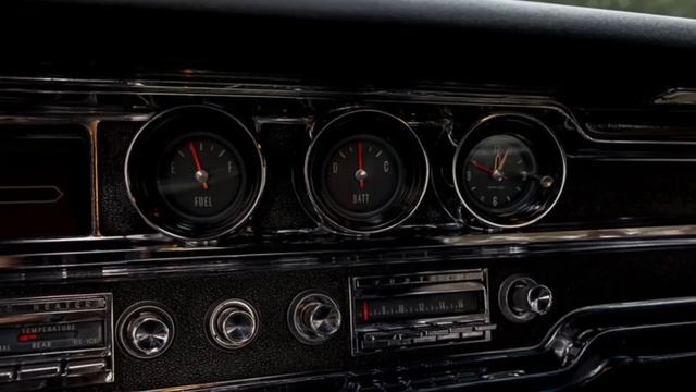 One Killer Pontiac: The 1965 Pontiac Catalina 421 3-2bbl V8 (356hp) Was a Gentleman's Hotrod смотреть онлайн