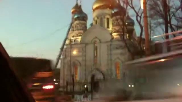 Пожарники сгоняют бесов с храма Валдивостока смотреть онлайн