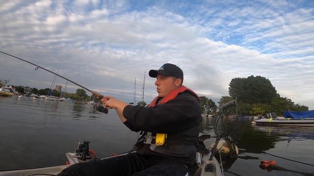 Mullet Fishing On A Kayak Using Spinners And Ragworm смотреть онлайн