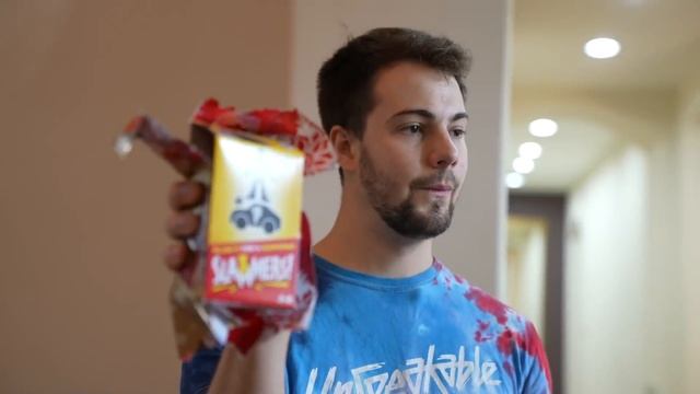 FINDING SECRET PRESENTS TO OPEN! смотреть онлайн