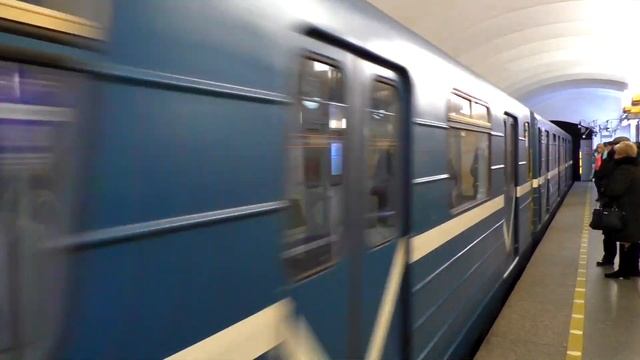 Метропоезд Ем №6396 - №6395 + 2 линкруста (№3882 и №3877) М 136 смотреть онлайн