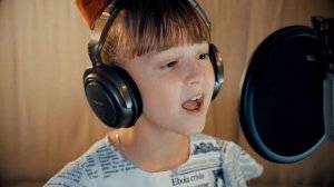 Песня о первой любви с элементами патриотизма