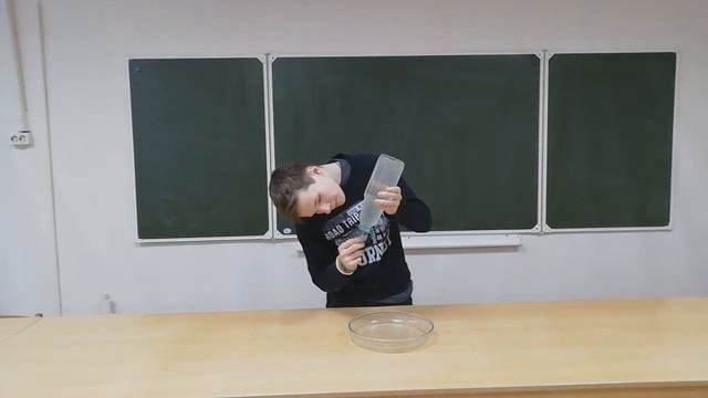 Эксперимент на силу поверхностного натяжения. смотреть онлайн