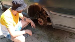 как подтянуть ручной тормоз Toyota Avensis