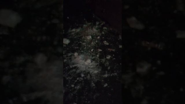 скинули огромный ком снега с 2,5 метров!? смотреть онлайн