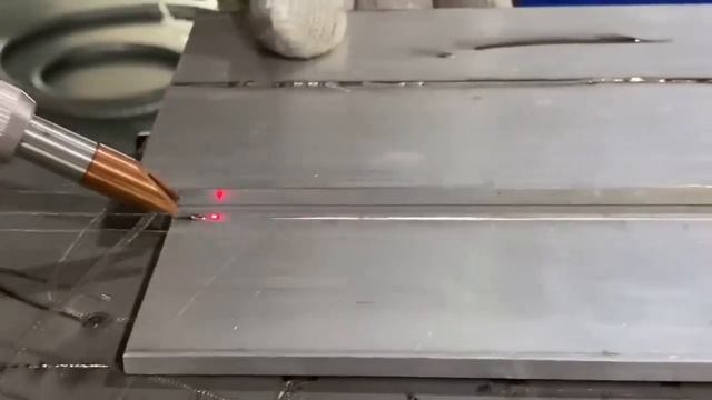 Ручной лазерный сварочный аппарат мощностью 2 кВт для сварки алюминия толщиной 5 мм смотреть онлайн