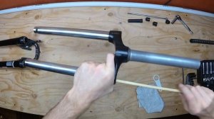 SR Suntour M3020 Fork Service Disassembly and Cleaning
