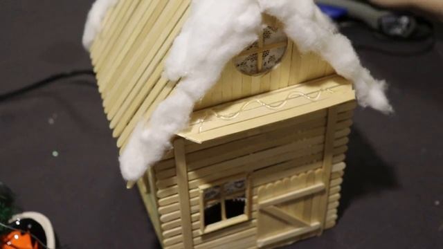DIY Домик светильник из деревянных палочек для кофе. ЗИМНИЙ ДЕКОР//Glowing house made of sticks смотреть онлайн