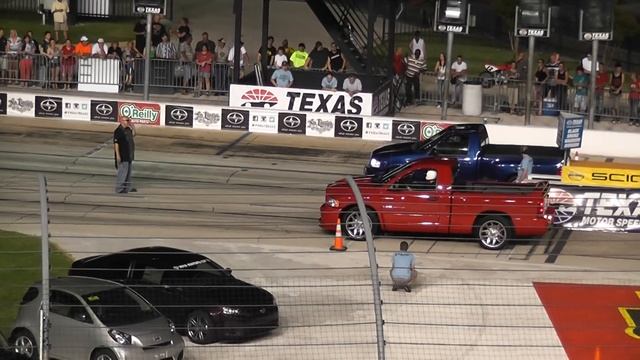 Dodge SRT-10 Ram vs Ford SVT F-150 Lightning at TMS, June 2012 смотреть онлайн