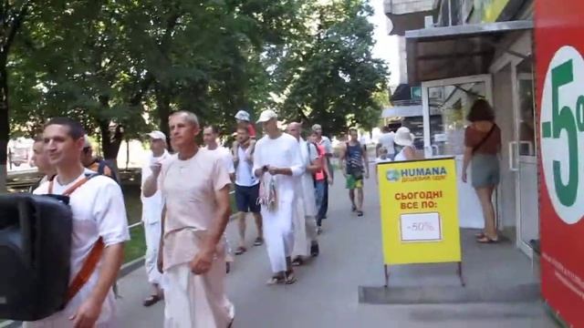 Харе Кришна маха мантра на улицах Харькова смотреть онлайн