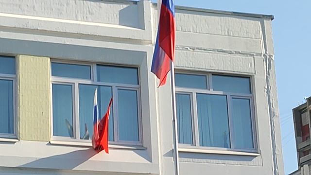 Поднятие Российского Государственного Флага шк. им Полбина. Поднимает флаг Сапаев Ильгизар смотреть онлайн