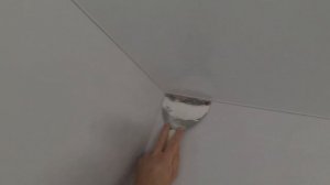 Как Поклеить-Подрезать Обои под Натяжным Потолком. Без багета (потолочный плинтус).