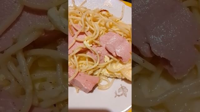Макароны с колбасой и яйцом #макароны #колбаса #яйца #колбаса #макаронные #макарошки смотреть онлайн