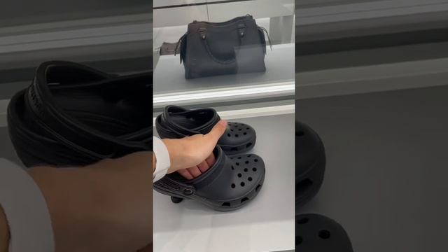 Кроксы Balenciaga на каблуке 850 $! ? Любите Crocs? смотреть онлайн